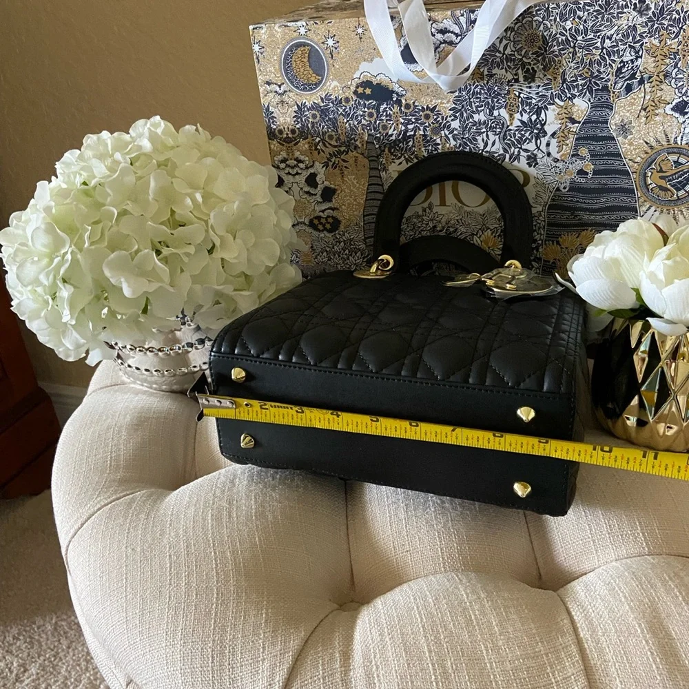 Classy lady bag CD Black Quilted Tote - Picture 3 of 16